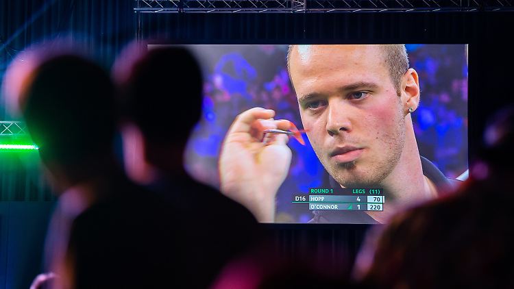 Max Hopp trägt die deutschen Hoffnungen bei der Darts-WM.