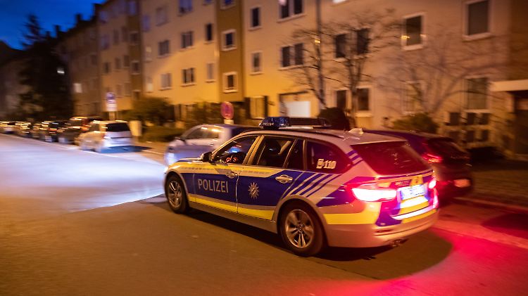 Die Polizei suchte unter anderem im Nürnberger Stadtteil St. Johannis nach dem Tatverdächtigen.