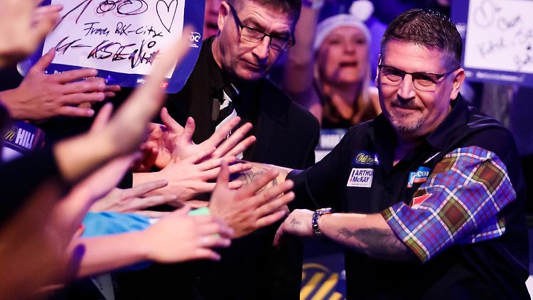 Anderson holte in seinem ersten Spiel bei der Darts-WM den Sieg.