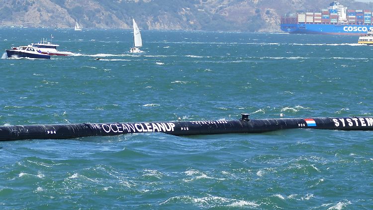 Noch hilft die "Ocean Cleanup"-Anlage nicht im Kampf gegen Plastikmüll.