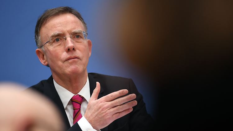 Gerd Landsberg, Hauptgeschäftsführer des Deutschen Städte- und Gemeindebunds, fordert eine dauerhafte Kita-Förderung durch den Bund.
