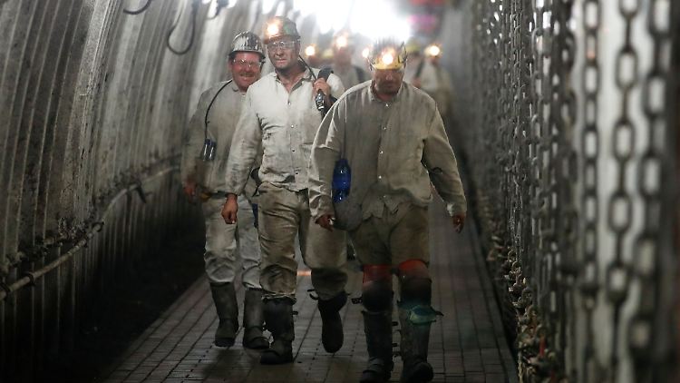 Kumpel nach getaner Schicht in der letzten noch verbliebenen Steinkohle-Zeche in Bottrop.