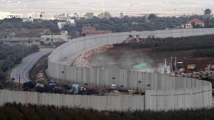 Israel verstärkt die Grenze zum Libanon mit einer Mauer, die sich über eine Länge von 130 Kilometern erstreckt.