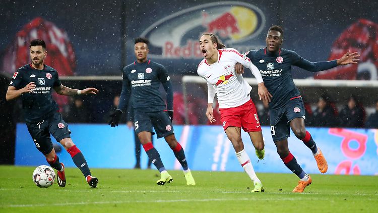 Poulsen steuert einen Doppelpack für Leipzig bei.