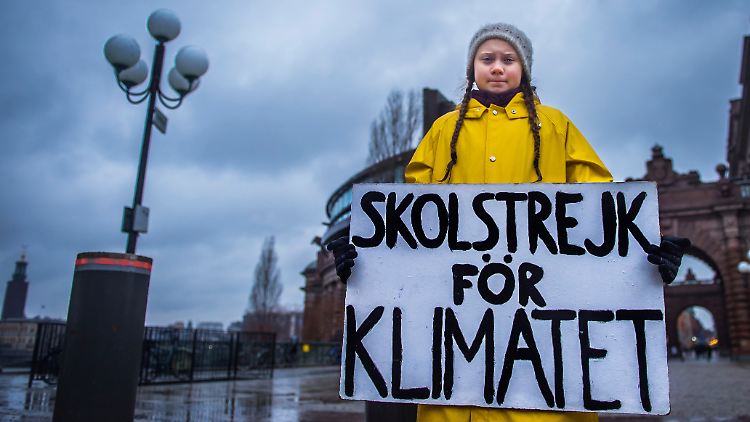 Bei Wind und Wetter streikt Greta Woche für Woche in Stockholm für das Klima. 