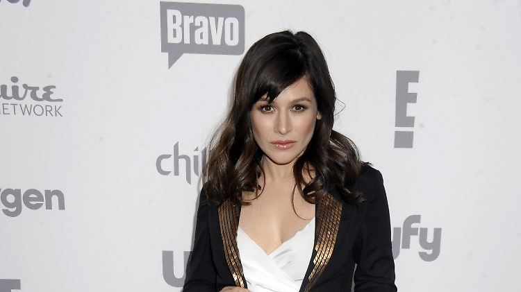 Bekannt aus "Orange Is the New Black" - Yael Stone.
