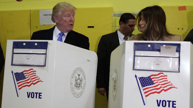 Donald Trump gab im November 2016 seine Stimme neben Ehefrau Melania ab.