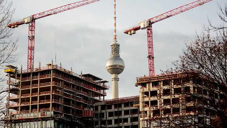Rege Bautätigkeit auch in Berlin - aber es reicht nicht. 
