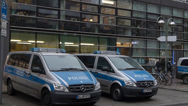 Frankfurts 1. Polizeirevier steht im Zentrum der Ermittlungen.