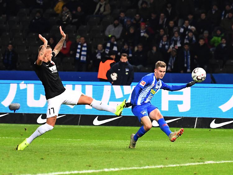 Vor allem die erste Halbzeit in Berlin bot turbulenten Fußball zwischen Hertha und Augsburg.