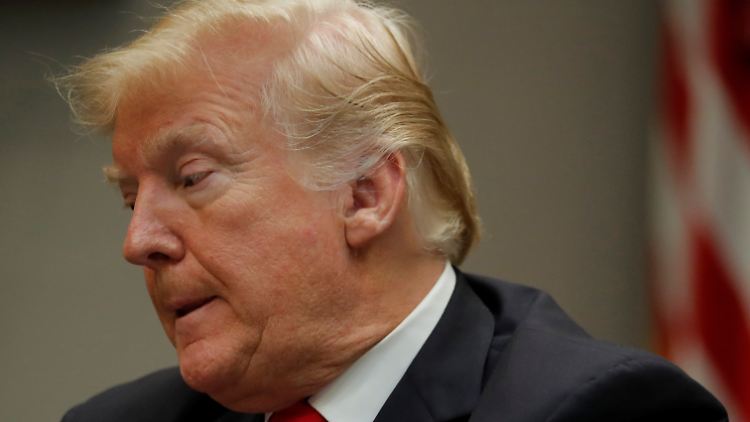 Einer Heraufsetzung des Mindestalters für den Erwerb von Schusswaffen erteilte Trumps Gremium eine Absage.