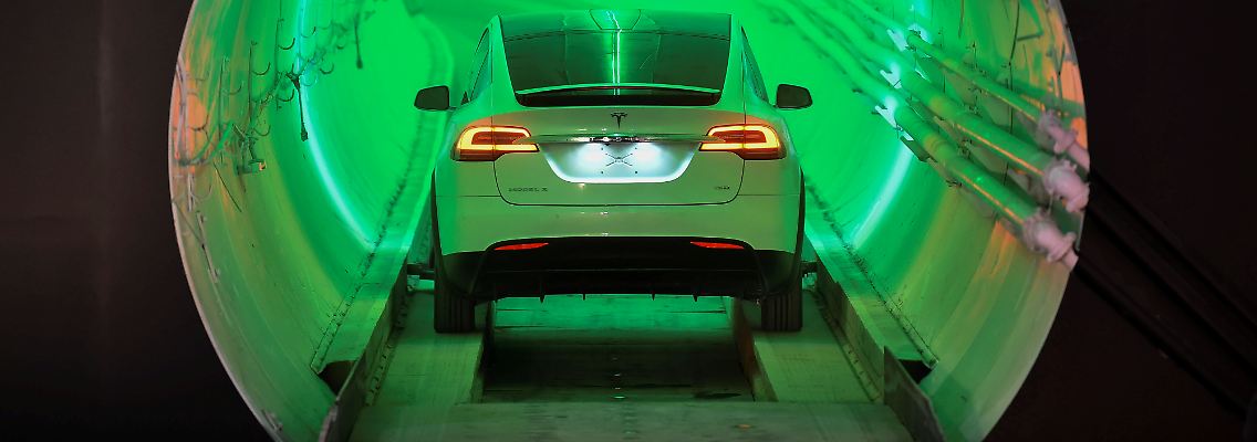 Der Tunnel ist nicht viel breiter als ein Auto.