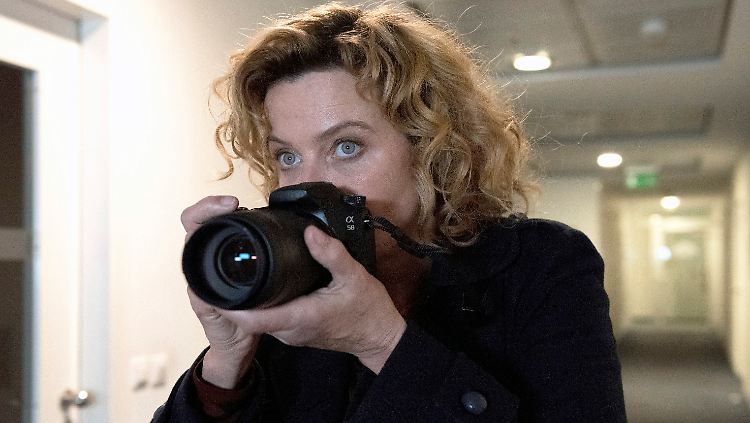 Was Anna Janneke nach der Ohnmacht bleibt, sind diffuse Erinnerungsfetzen und unscharfe Fotos.