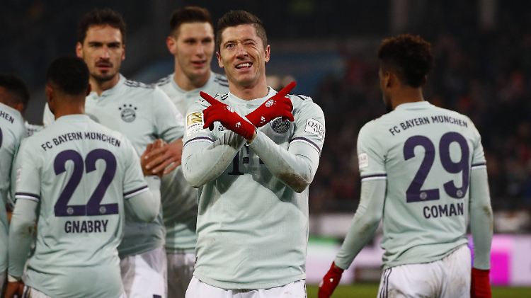 Robert Lewandowski und der FC Bayern München wollen mit einem Sieg gegen RB Leipzig näher an Bundesliga-Spitzenreiter BVB heranrücken.