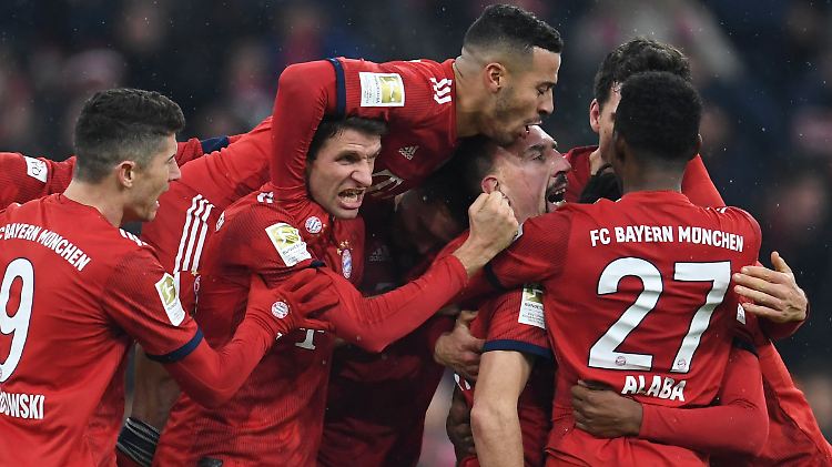 Ekstase pur in Fröttmaning: Der FC Bayern hat nach dem Sieg gegen RB Leipzig den Abstand zu Tabellenführer BVB um drei Punkte verkürzt.