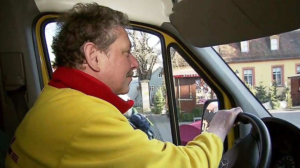 DHL Lieferant Weihnachten Pakete.JPG