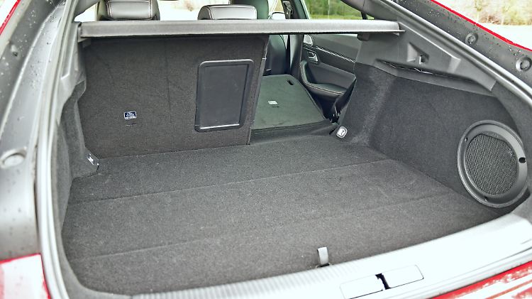 Einen Besuch im Möbelhaus empfiehlt sich mit dem Peugeot 508 als Coupé-Limousine nicht. Für den Urlaub reichen aber 487 Liter allemal aus.