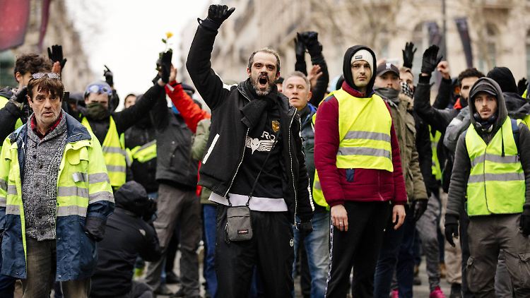 "Gelbwesten"-Demonstranten am 15.12.2018 in Paris.