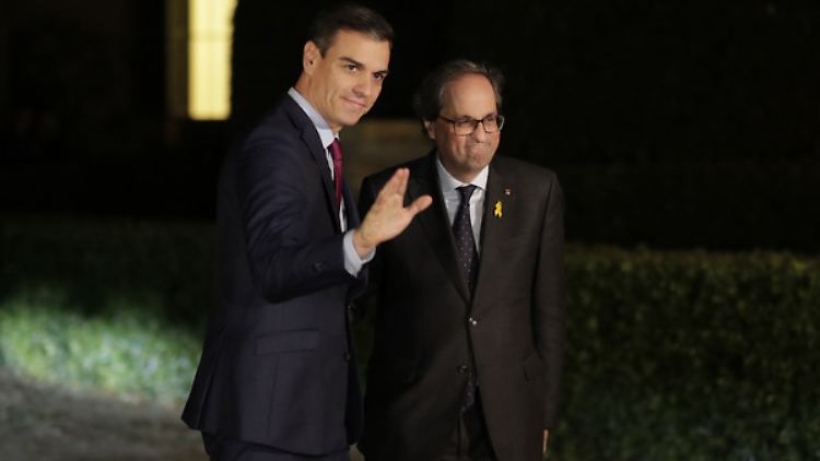 Pedro Sánchez (links) und Quim Torra nach ihrem Treffen in Barcelona.