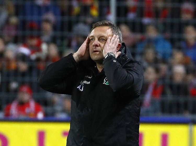 "Auch bei einer Niederlage gegen Düsseldorf ist André Breitenreiter im Jahr 2019 unser Trainer."