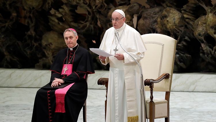 Papst Franziskus verurteilt Versuche, innerhalb der Kirche Missbrauchstaten zu verschweigen.