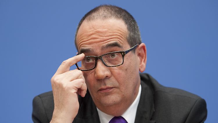 Georg Streiter - erst bei der "Bild"-Zeitung, dann bei der Bundesregierung. Nun verteidigt er die Bundesregierung gegen das Blatt.