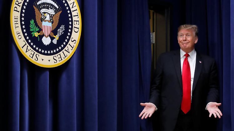 Am Donnerstag verkündet Trump, die Grenze zu Mexiko sei dicht. Tags darauf erklärt er, die Mauer werde "verzweifelt gebraucht".