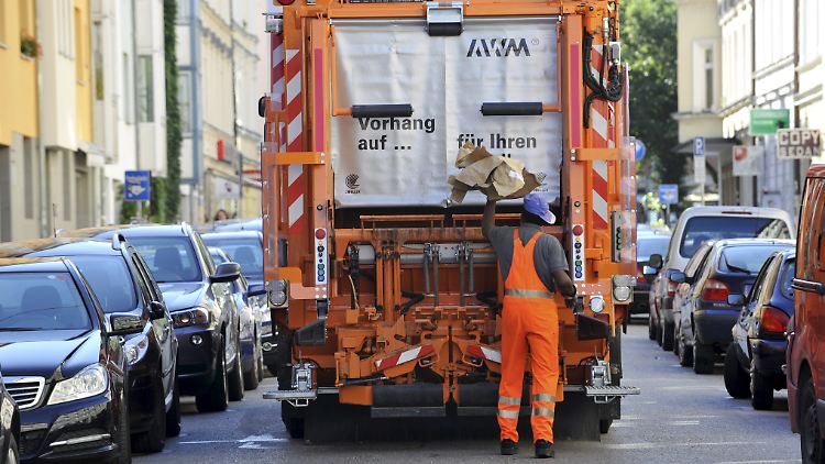 Viele Müllautos tanken Diesel.
