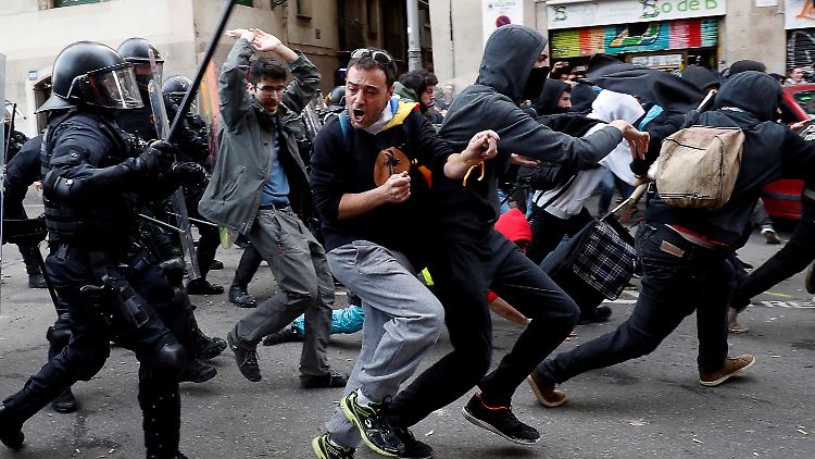Mehr als 50 Menschen wurden bei den Protesten verletzt.