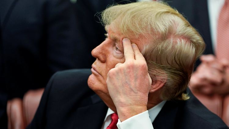 Donald Trump am Freitag im Oval Office.