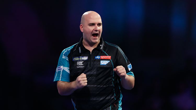 Rob Cross besiegt seinen Gegner Cristo Reyes mit 4:0.