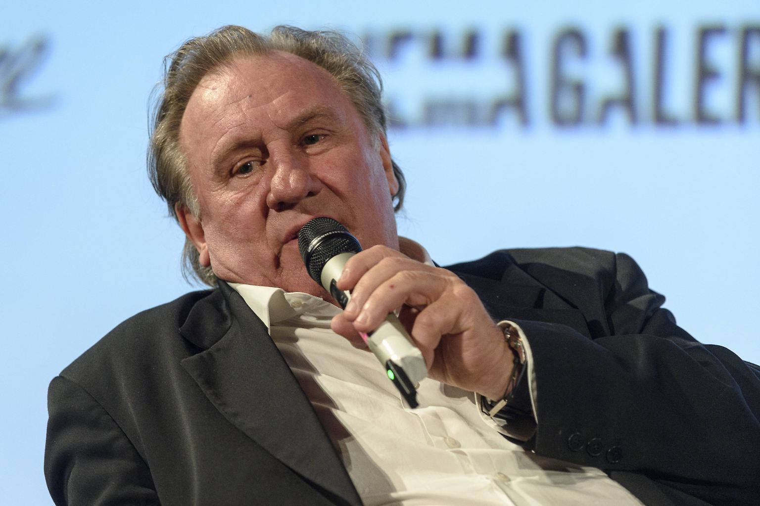 Gérard Depardieu ist ein Urgestein des französischen Kinos. Hinter seiner massigen Erscheinung und unbändigen Energie erahnt man alle Zustände der Seele in ihrer unbändigsten Kraft:
