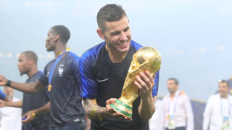 Ein Weltmeister soll das Starensemble des FC Bayern noch heller strahlen lassen.