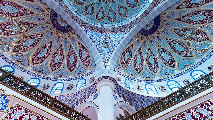 Innenpolitiker der Großen Koalition sprechen sich für eine "Moschee-Steuer" aus.