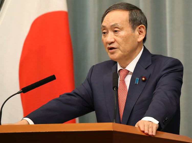 Der japanische Regierungssprecher Yoshihide Suga verkündete den Ausstieg seines Landes aus der Internationalen Walfangkommission.