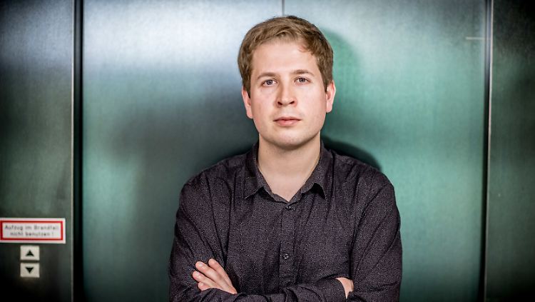 Der Schreck der SPD-Parteiführung? Kevin Kühnert. Erst ging er vielen "ganz schön auf die Nerven" als NoGroKo-Dödel, wie er im Interview mit n-tv.de sagte, jetzt beschert er der Partei eine offenbar ungelegen kommende Kollektivierungs-Debatte.   