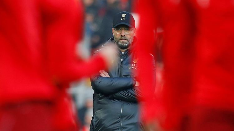 Schon im Titeltunnel: Jürgen Klopp, der das lange Warten des FC Liverpool auf die Meisterschaft beenden soll.