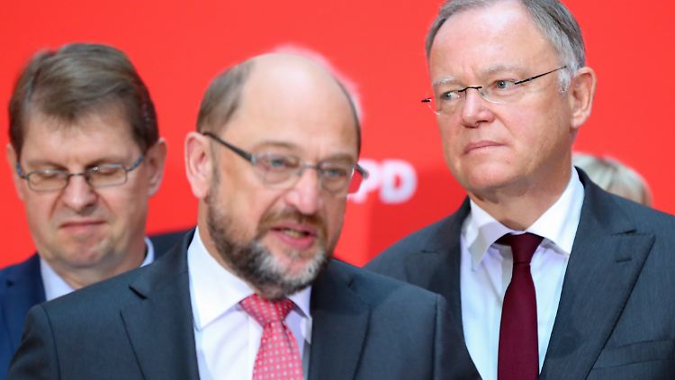 Martin Schulz (Mitte), Ralf Stegner (links) und Stephan Weil können sich einen Mitgliederentscheid vorstellen.