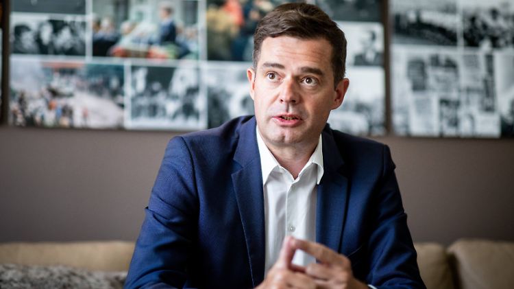Mohring ist Partei- und Fraktionschef der CDU in Thüringen. Zusammen mit dem sächsischen Ministerpräsidenten Michael Kretschmer ist er als Präsidiumsmitglied der ranghöchste Ostdeutsche in der CDU.