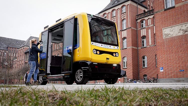 Bremst auch für Schmetterlinge: Der autonom fahrende BVG-Bus in Berlin.