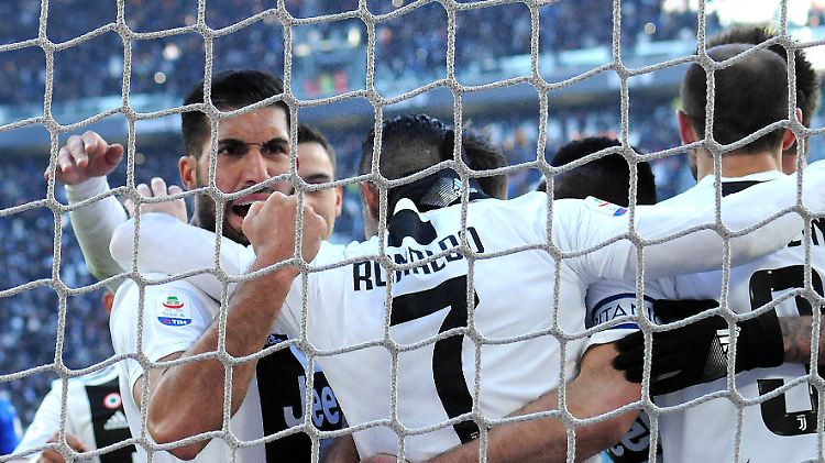 Unstoppable: Cristiano Ronaldo (m.) ist auch bei Juventus Turin mittlerweile unverzichtbar.