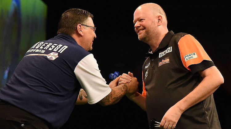 Ramyond van Barneveld (r.) hat seinen Rückzug vom Darts-Sport bereits angekündigt, Gary Anderson kokettiert derzeit mit einem Abgang.