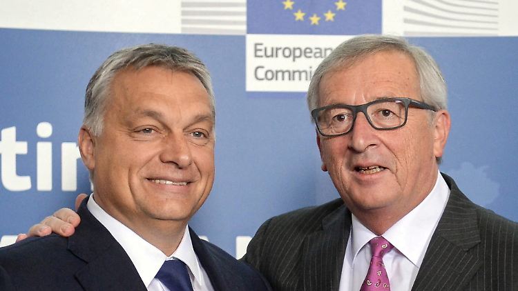 Dieses Bild trügt: Orban und Juncker sind keine Freunde.