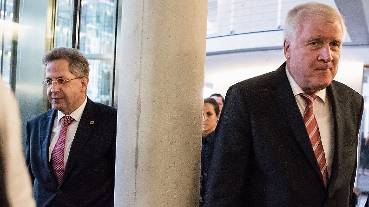 "Ich würde heute gegenüber Herrn Maaßen exakt genauso handeln, weil es zur Fürsorgepflicht eines Dienstvorgesetzten gehört", sagt Innenminister Horst Seehofer rückblickend.