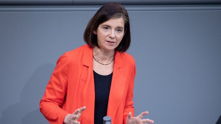 Bis der Osten aufgeholt habe, werde es lange dauern, meint Katrin Göring-Eckardt.