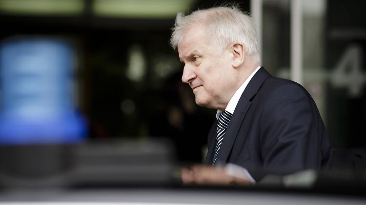 Auch den fremdenfeindlichen Anschlag in Bottrop hat Seehofer in dem Interview erwähnt.