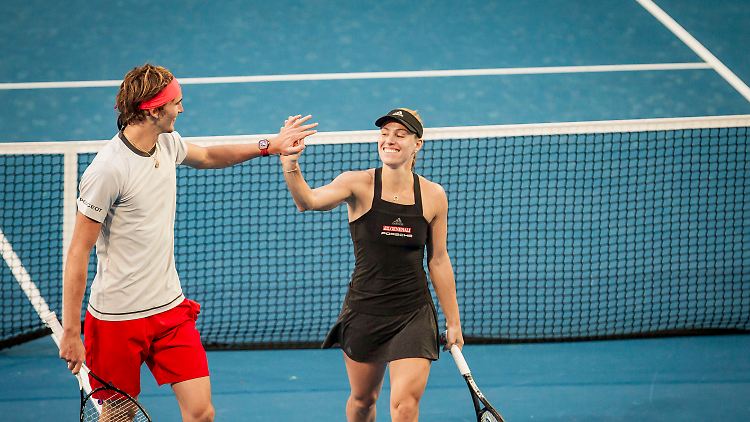Ein starkes Team: Alexander Zverev Angelique Kerber klatschen ab.