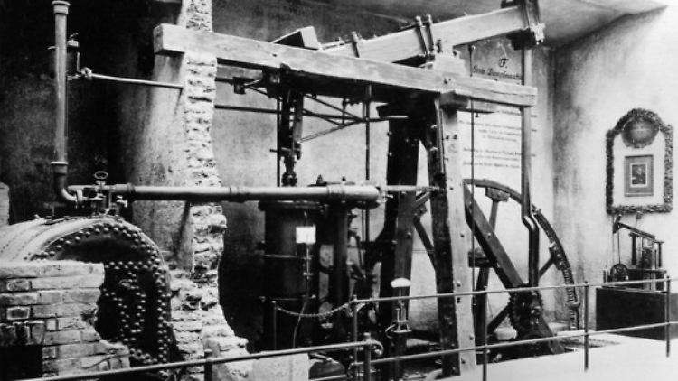 Ein Modell der ersten von James Watt konstruierten Dampfmaschine. 
