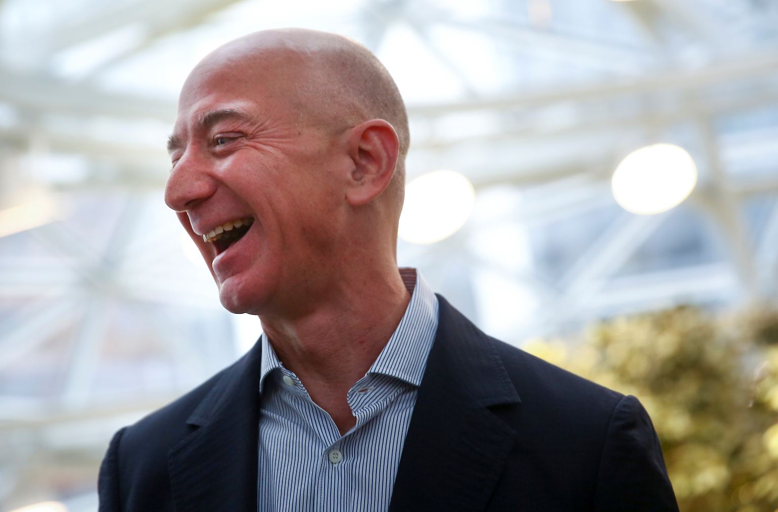 Jeff Bezos steht auf der Liste der Superreichen Anfang 2019 dort, wo er auch vor einem Jahr schon stand - auf Platz eins. Allerdings mit einem Unterschied: ...