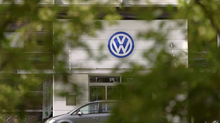 Besitzer von VW-Dieselautos beklagen nach dem Abgasskandal einen hohen Wertverlust bei ihren Fahrzeugen.
